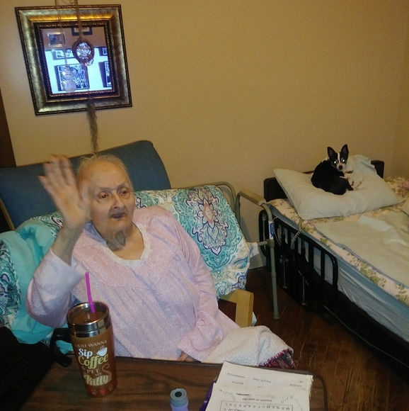 Meet your Posher, Jennifer - Picture 3 of 4